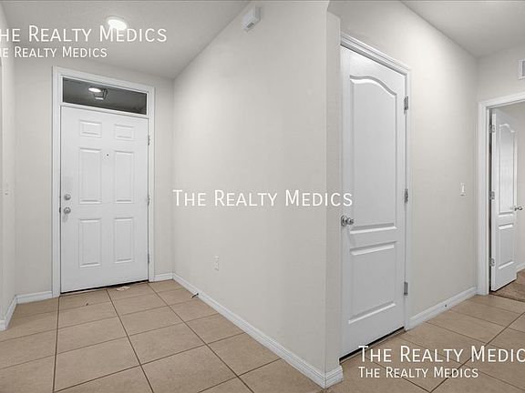 4th image of 1715 Jackson Oaks Dr