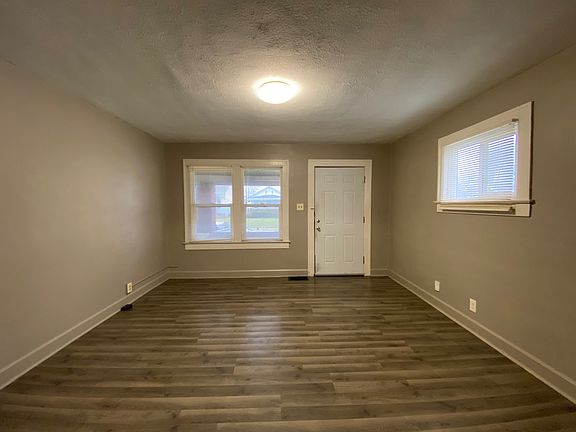 5th image of 823-825 N Denny St