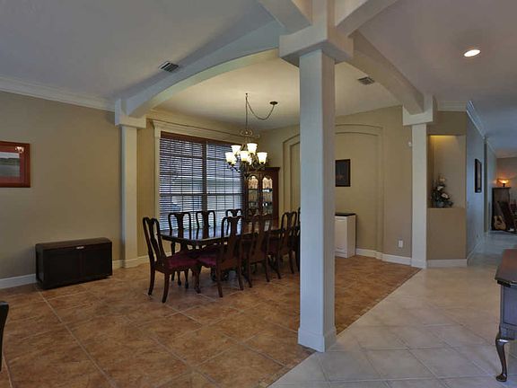 4th image of 10 Lionshead Dr