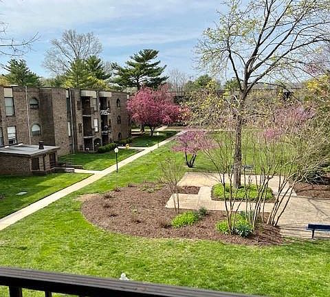 3rd image of 21 Silverwood Cir APT 10