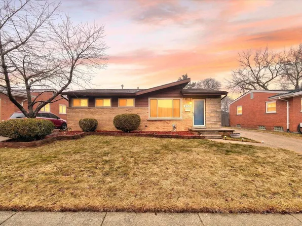 21519 Willow Wisp St, Saint Clair Shores, MI 48082