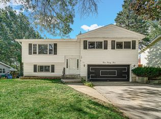 323 W Goebel Dr, Lombard, IL