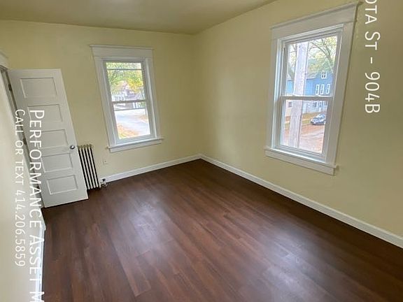 2nd image of 904 W Dakota St #904B