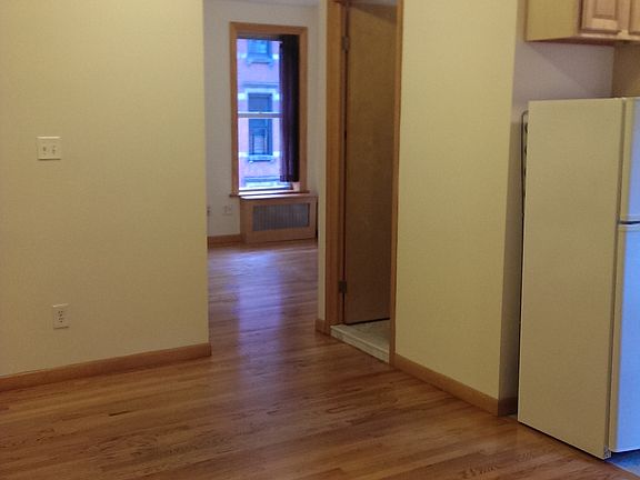 3rd image of 82 Bayard St APT 8
