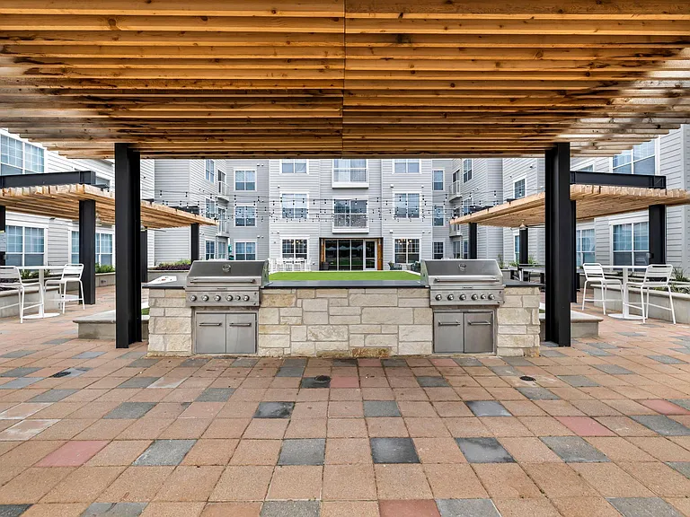 The Quarters Sterling House (Student Housing - Rent by the Bed) — Photo 32