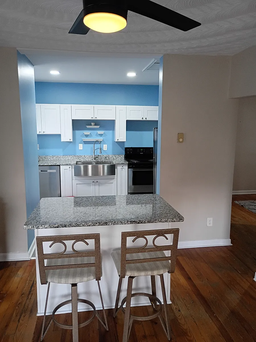 Large Island for Dining - 815 W Ocean View Ave