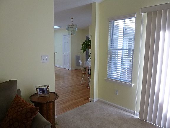 Entry in to breakfast nook 