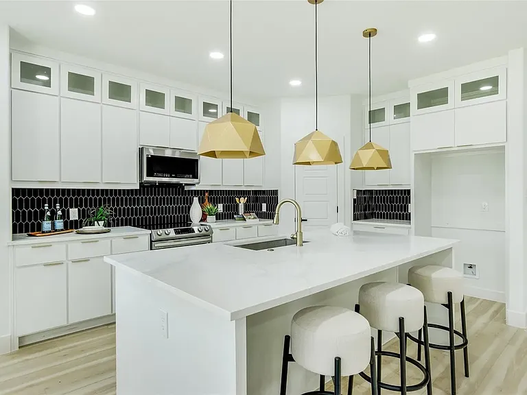 4015 Odessa St — Photo 13