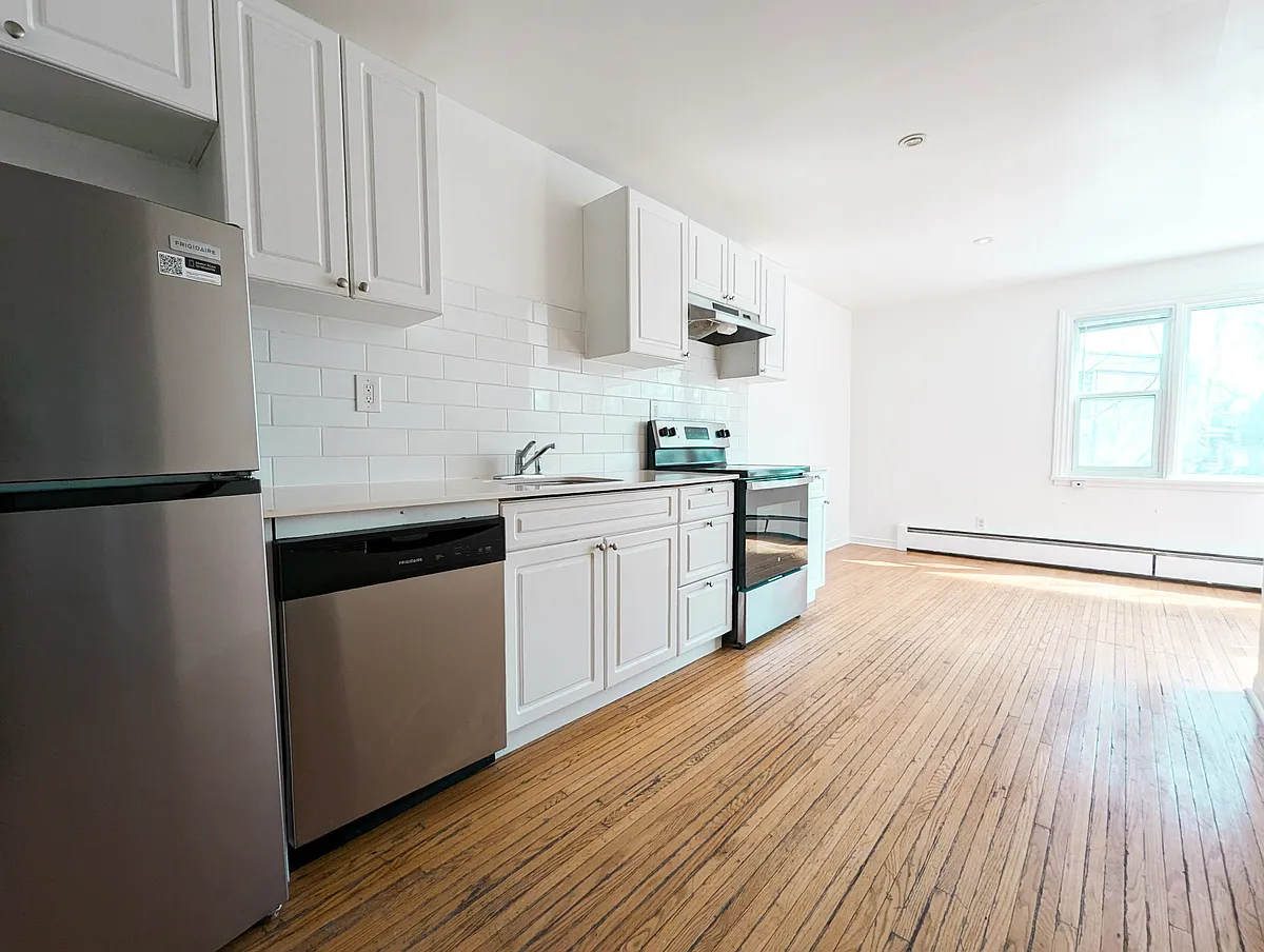 Building Photo - 136 Weber St E #9