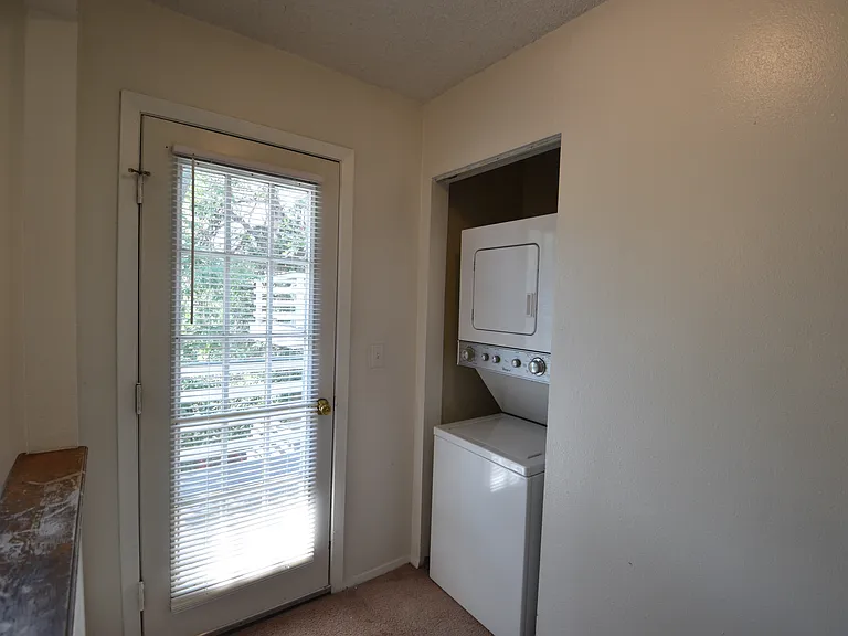 2927 Broadway St #2 — Photo 31