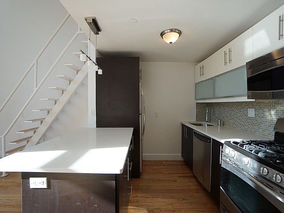 4th image of 42 Meserole St APT 306