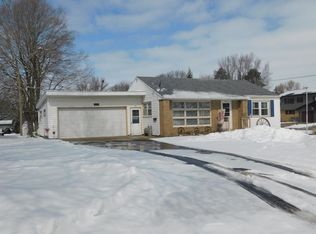 754 3rd St E, Cresco, IA 52136