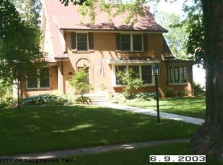 137 Park Lane Dr, Galesburg, IL 61401
