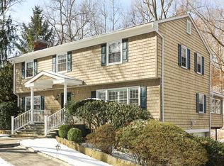 15 Hidden Hollow Ln, Millwood, NY 10546