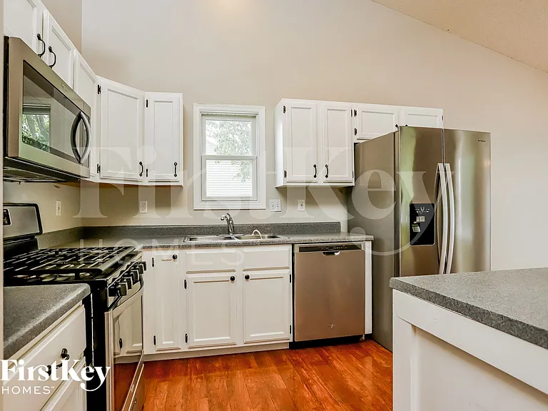 86 Gregory Ct — Photo 5