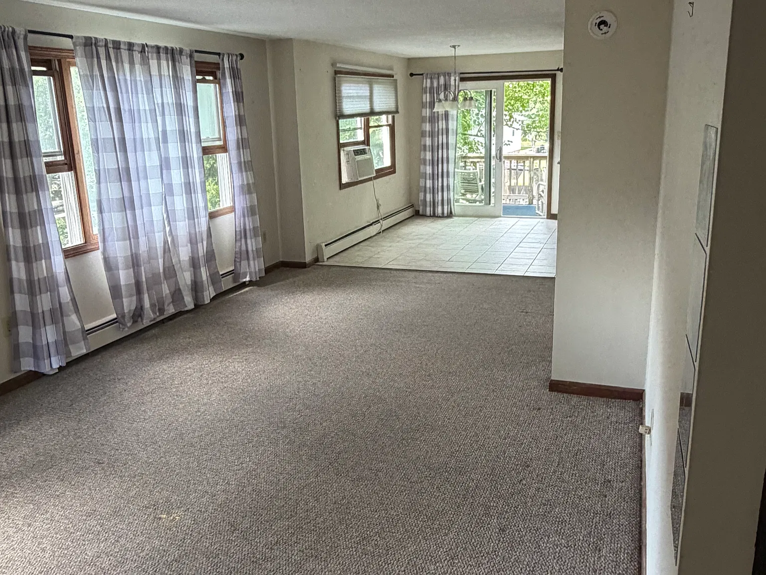3 bed, 1.5 bath, 1600 sqft, $2,400 — Photo 4