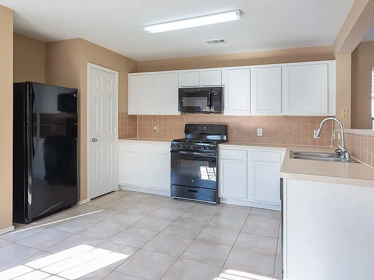 3603 Avalon Castle Dr — Photo 12