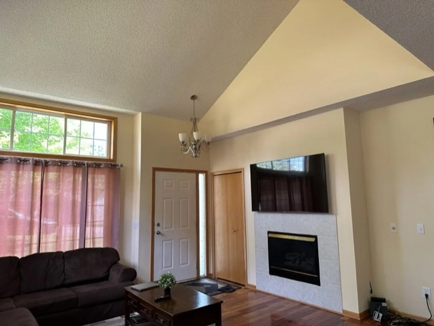 Very Spacious Townhome in great area in Apple Valley. Avail Oct 1 — Photo 4