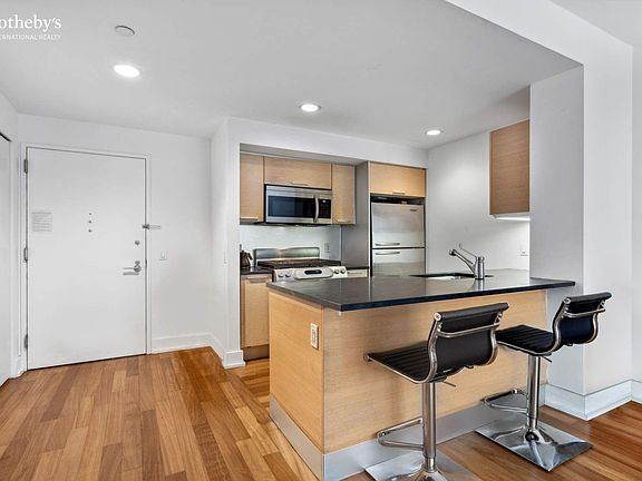 3rd image of 350 W 42nd St APT 6E