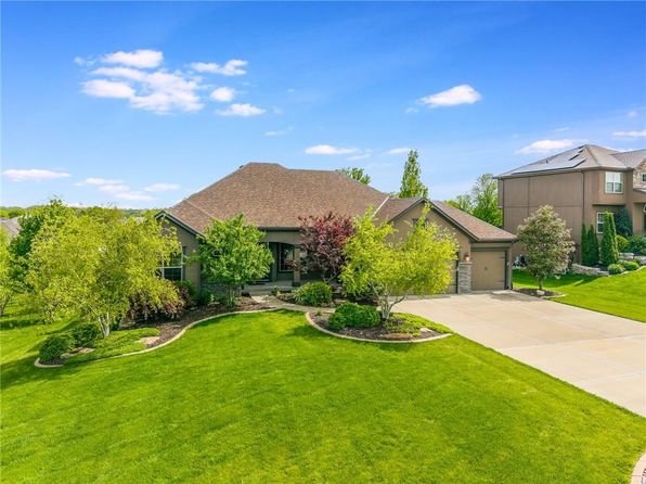 10517 NW 79th Pl, Weatherby Lake, MO 64152