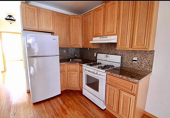 4th image of 963 Manhattan Ave APT 3