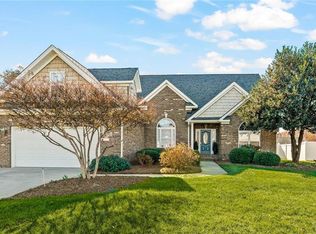 3196 Knoll Ridge Dr, Walkertown, NC 27051