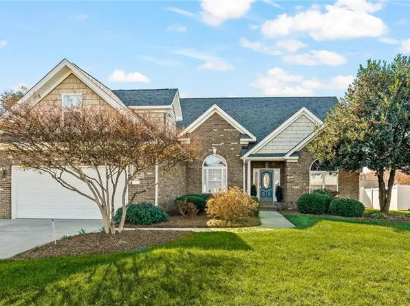 3196 Knoll Ridge Dr, Walkertown, NC 27051