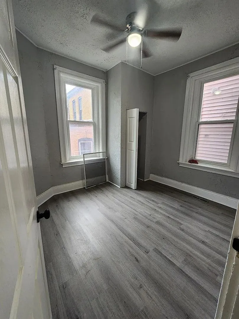 3458 Fleming — Photo 4