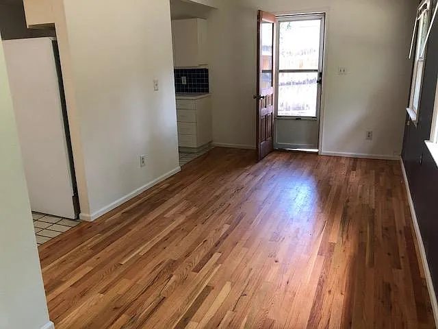 576 University Ave — Photo 7