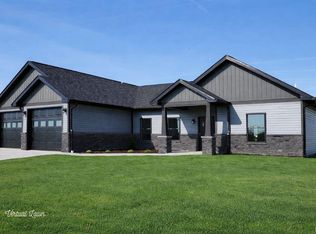 387 Country Ct, Loogootee, IN