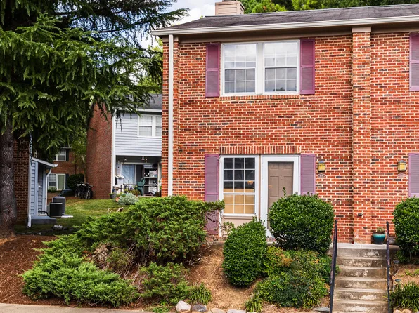 109 Chaucer Ct, Carrboro, NC 27510