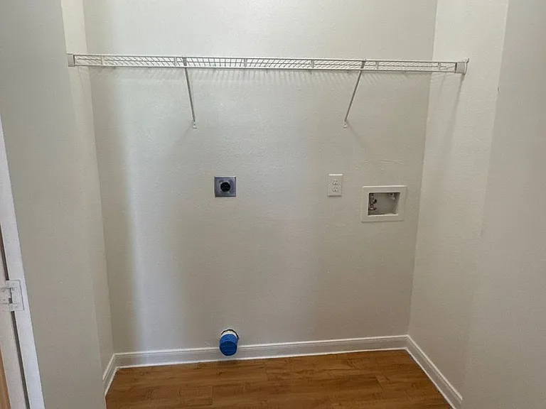 Emerald Cove Apartments — Photo 127