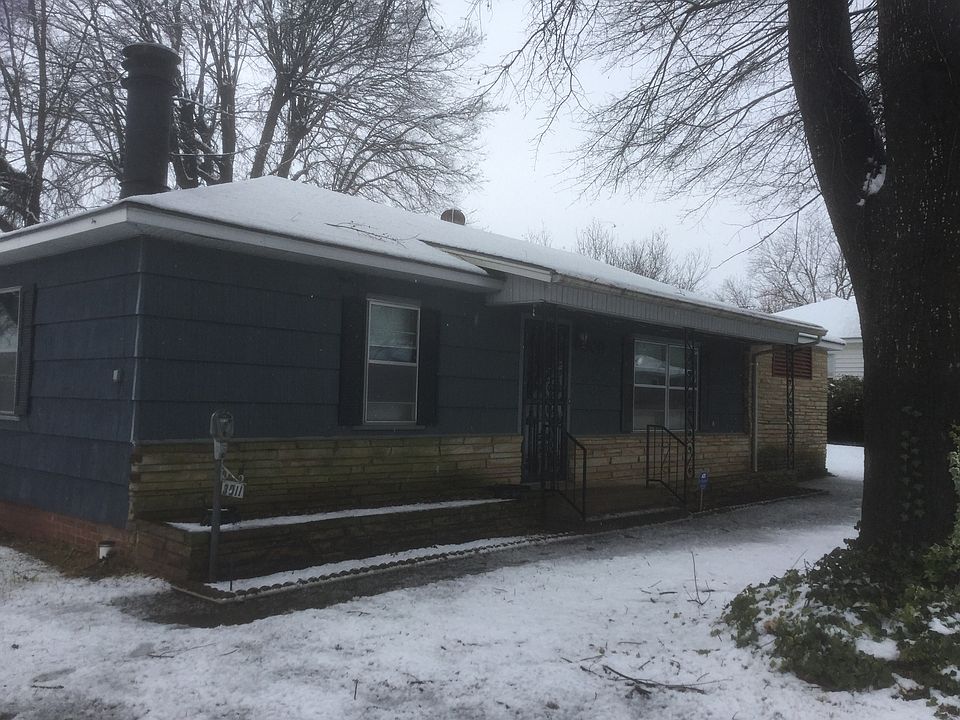 1st image of 3011 Meadows Dr