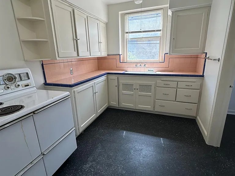 330 W Olive Ave — Photo 9