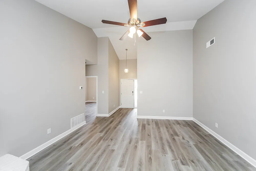 3 bed, 2.0 bath, 1449 sqft, $2,650 — Photo 3