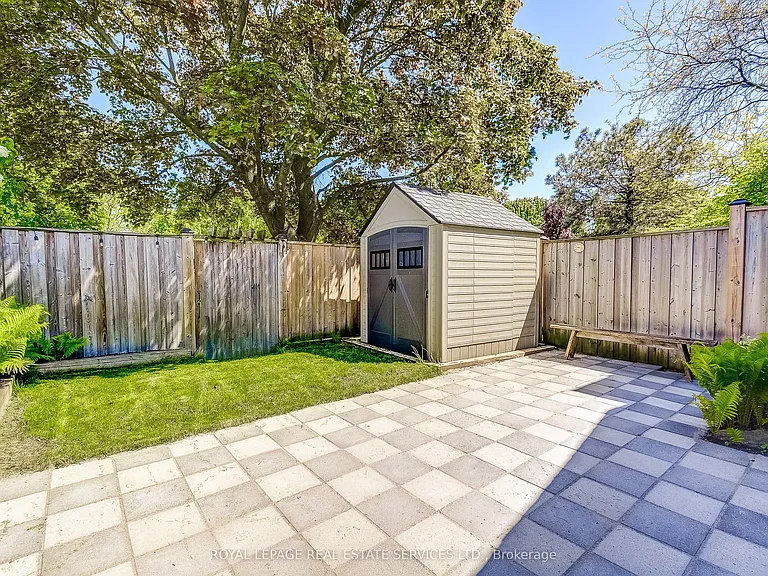 351 Strathcona Dr — Photo 44
