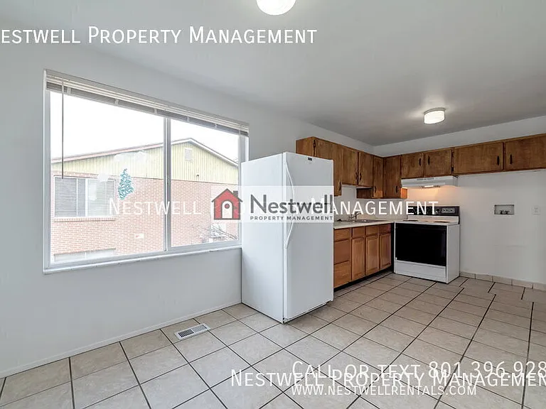 1881 W Lake Park Dr #3 — Photo 4