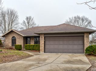 702 S Poplar St, Nixa, MO 65714