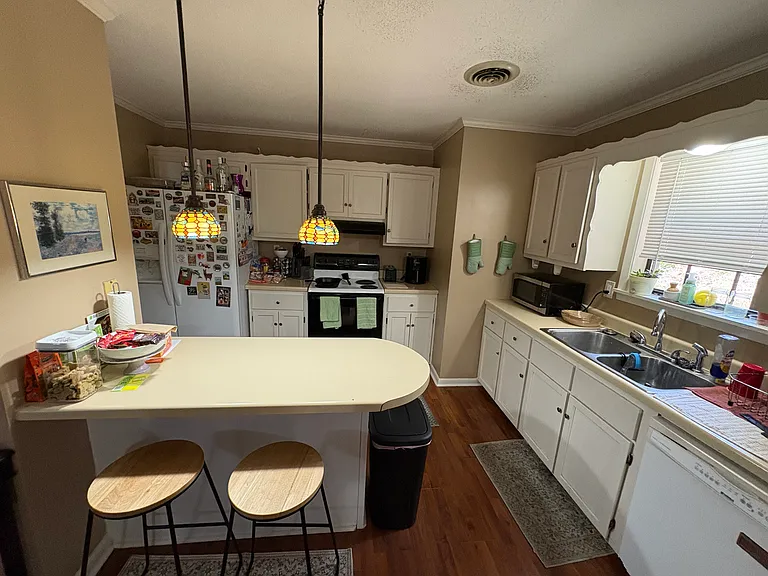 1001 Crawford Cir — Photo 4