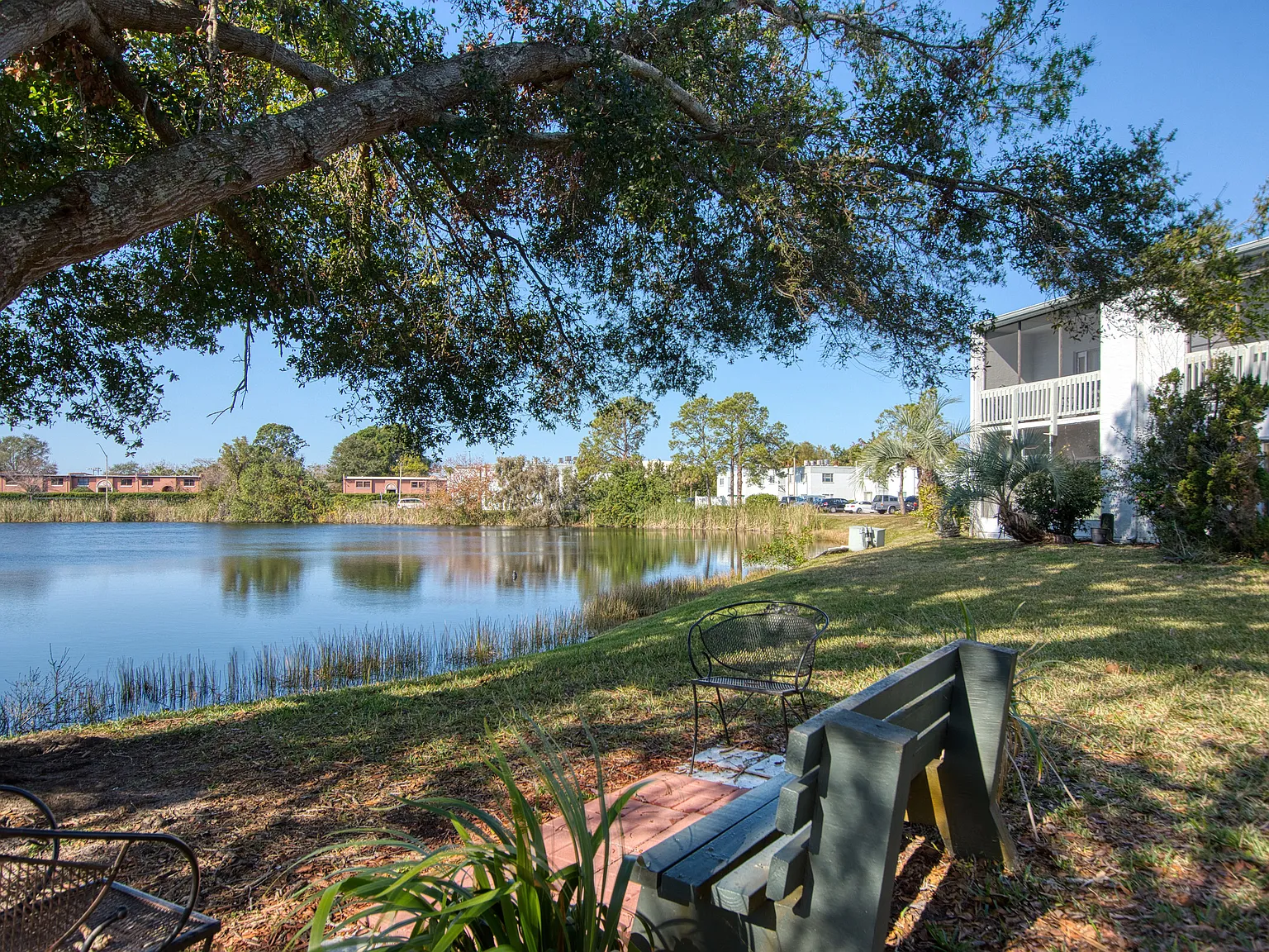 2 bed, 920 sqft, $1,600 — Photo 2