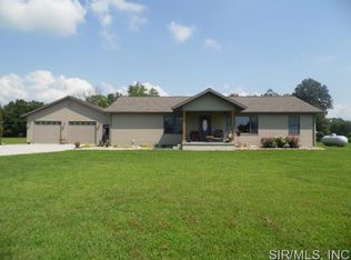 605 Sorento Ave, Sorento, IL 62086