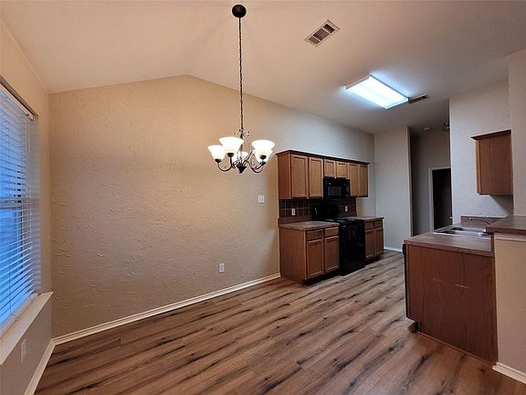 4th image of 15722 Appaloosa Dr