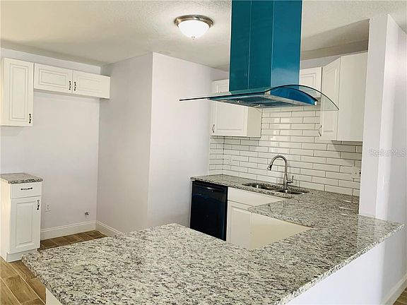 3rd image of 283 Courtland Blvd