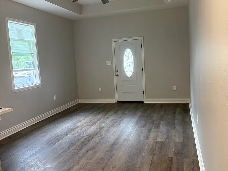 718 Majestic Pl #718 — Photo 2