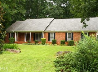 1175 Windridge Dr, Loganville, GA