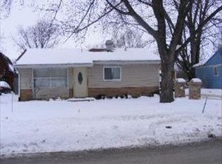 62 Wren Rd, Carpentersville, IL 60110