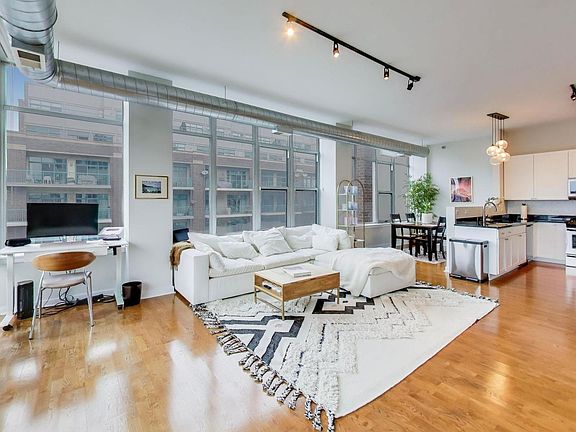 4th image of 901 W Madison St Unit 710