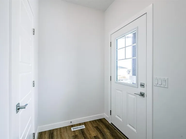 48 Ambleside Cres NW #1 — Photo 21