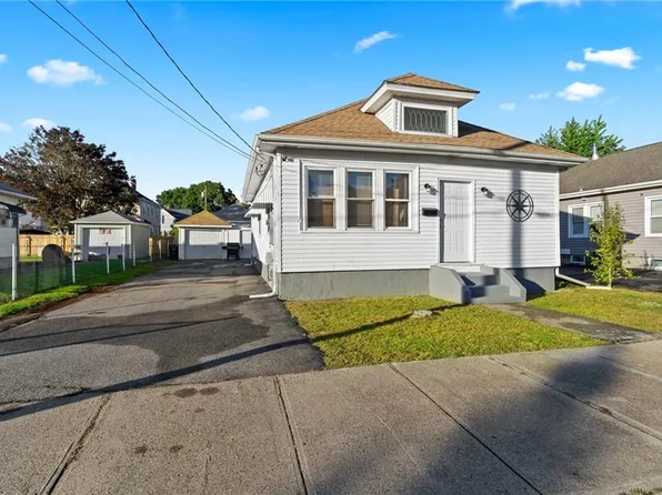 112 Saratoga Ave, Pawtucket, RI 02861