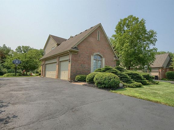 3rd image of 40085 Woodside Dr S